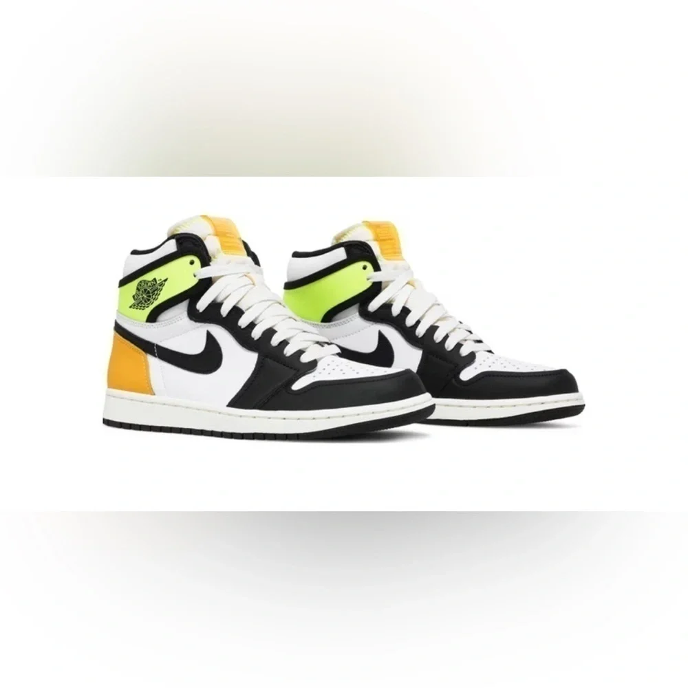 NEW Youth Nike Air Jordan 1 Retro High OG Volt Gold size 5 Youth